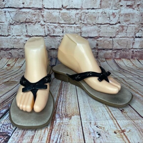 Aerosoles Black Leather Strappy Low Wedge Flip Flop Sandals Sz 7 - Picture 2 of 8